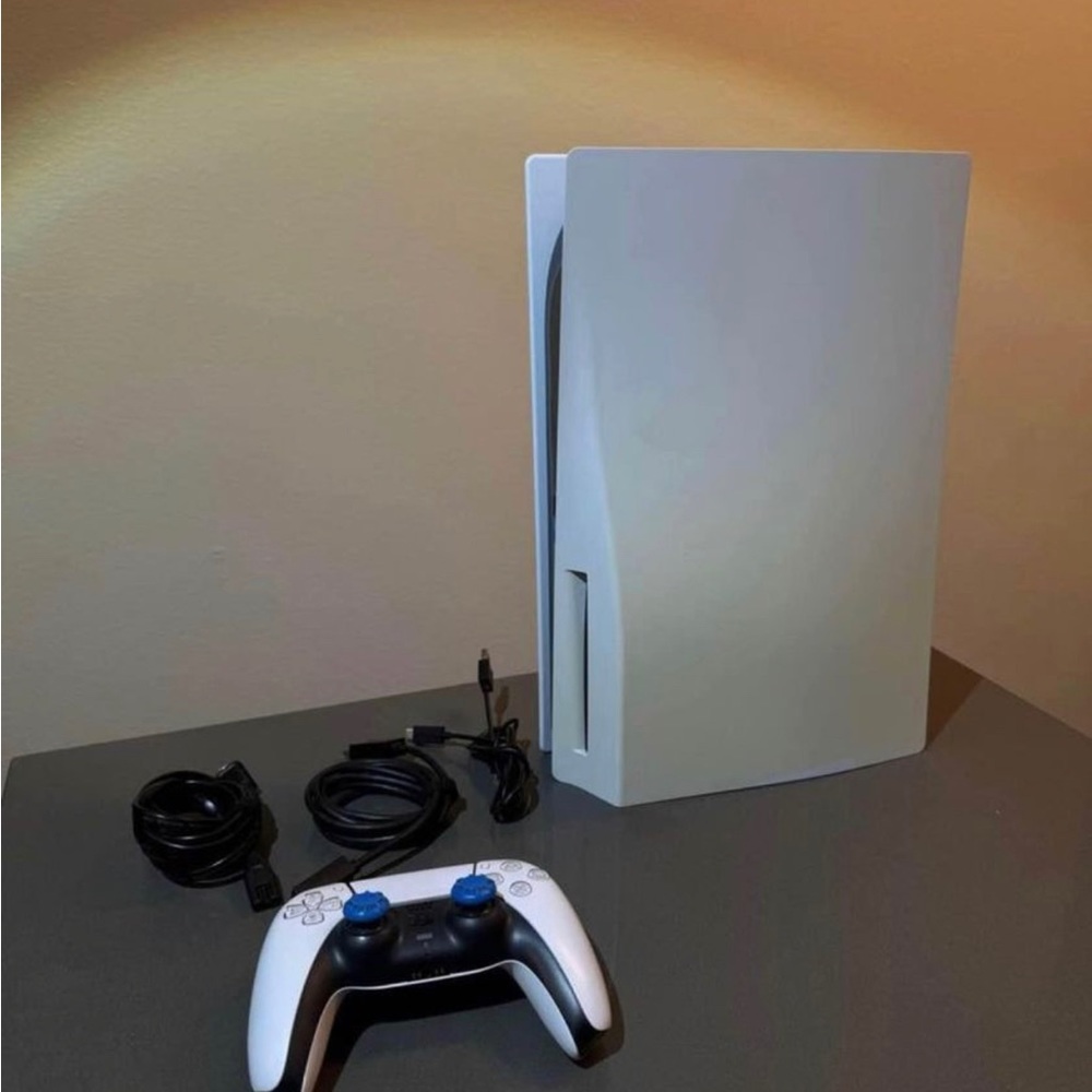 Ps 5 available - Picture 2 of 6